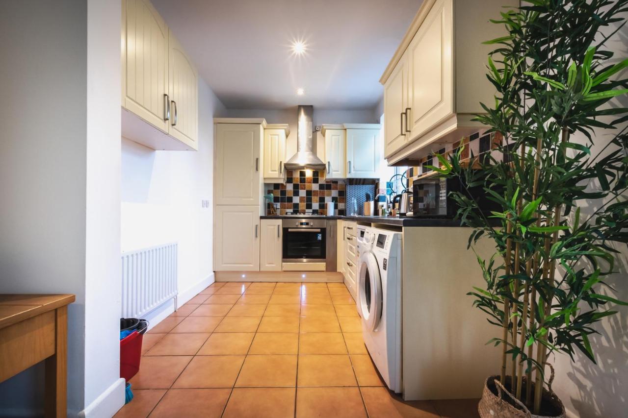 Accessible 3-Bedroom Bungalow With Patio +Driveway Σαουθάμπτον Εξωτερικό φωτογραφία